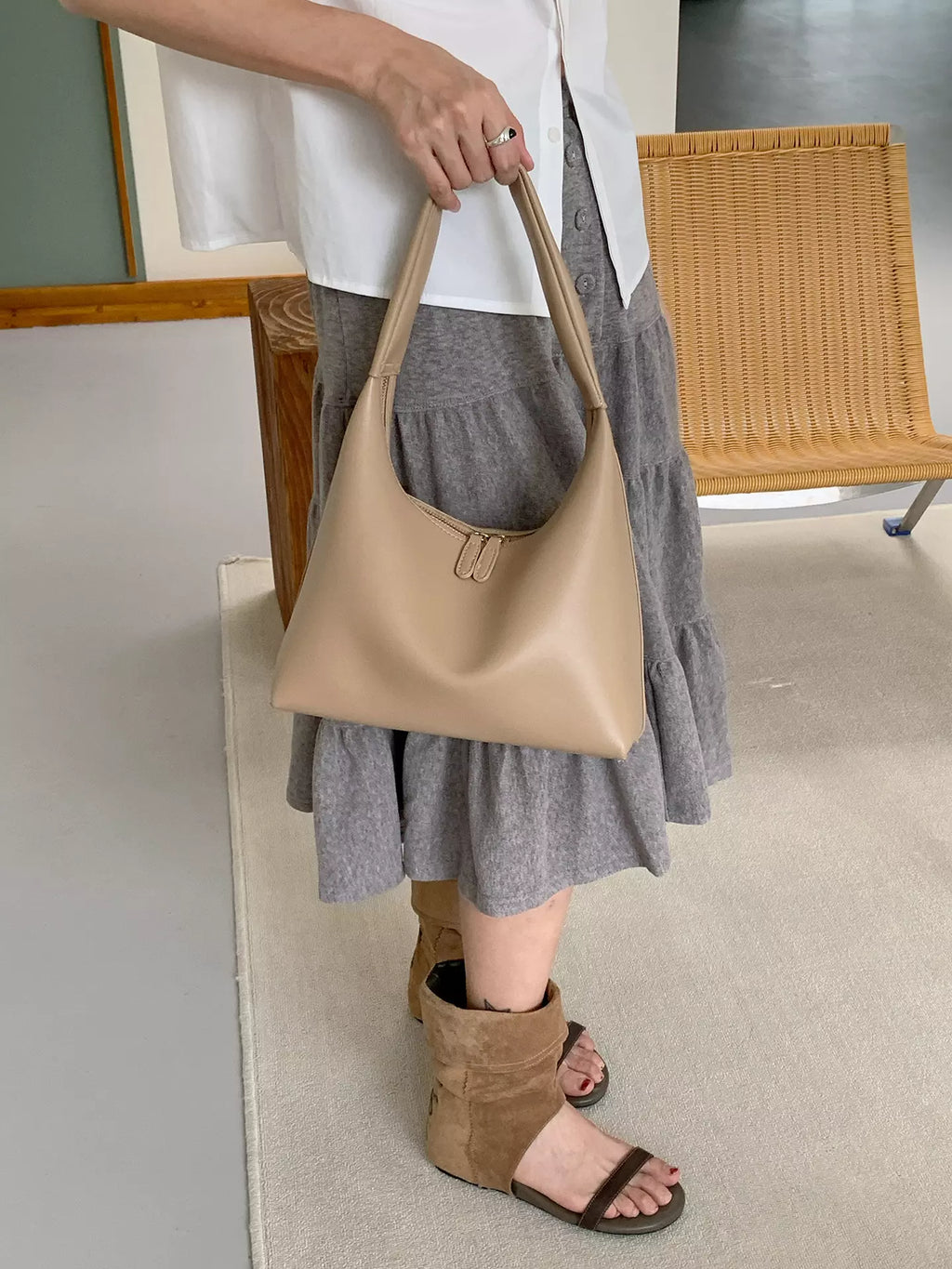 Shoulder Bag for Women – Minimalist Soft PU Leather Hobo Purse with Zipper Closure for Everyday Use
