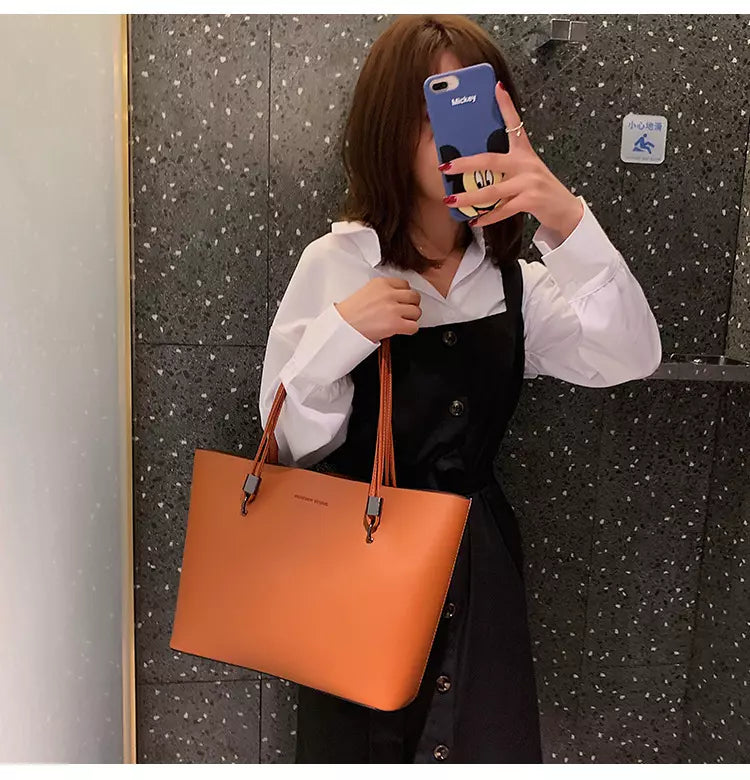 Large Tote Bag for Women – Minimalist Shoulder Bag with Spacious Interior for Everyday Use