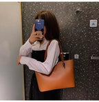 Large Tote Bag for Women – Minimalist Shoulder Bag with Spacious Interior for Everyday Use