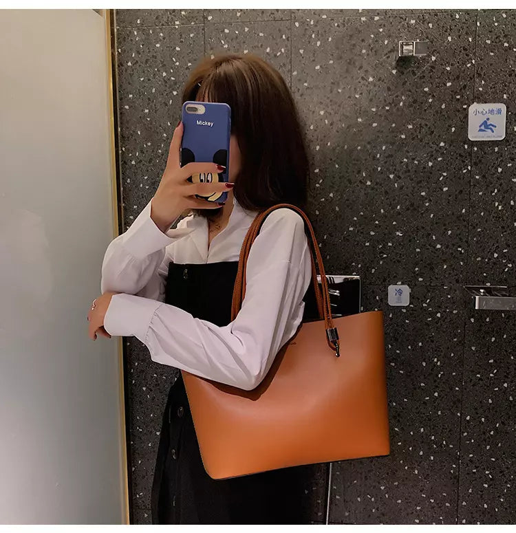 Large Tote Bag for Women – Minimalist Shoulder Bag with Spacious Interior for Everyday Use