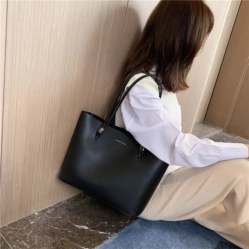 Large Tote Bag for Women – Minimalist Shoulder Bag with Spacious Interior for Everyday Use