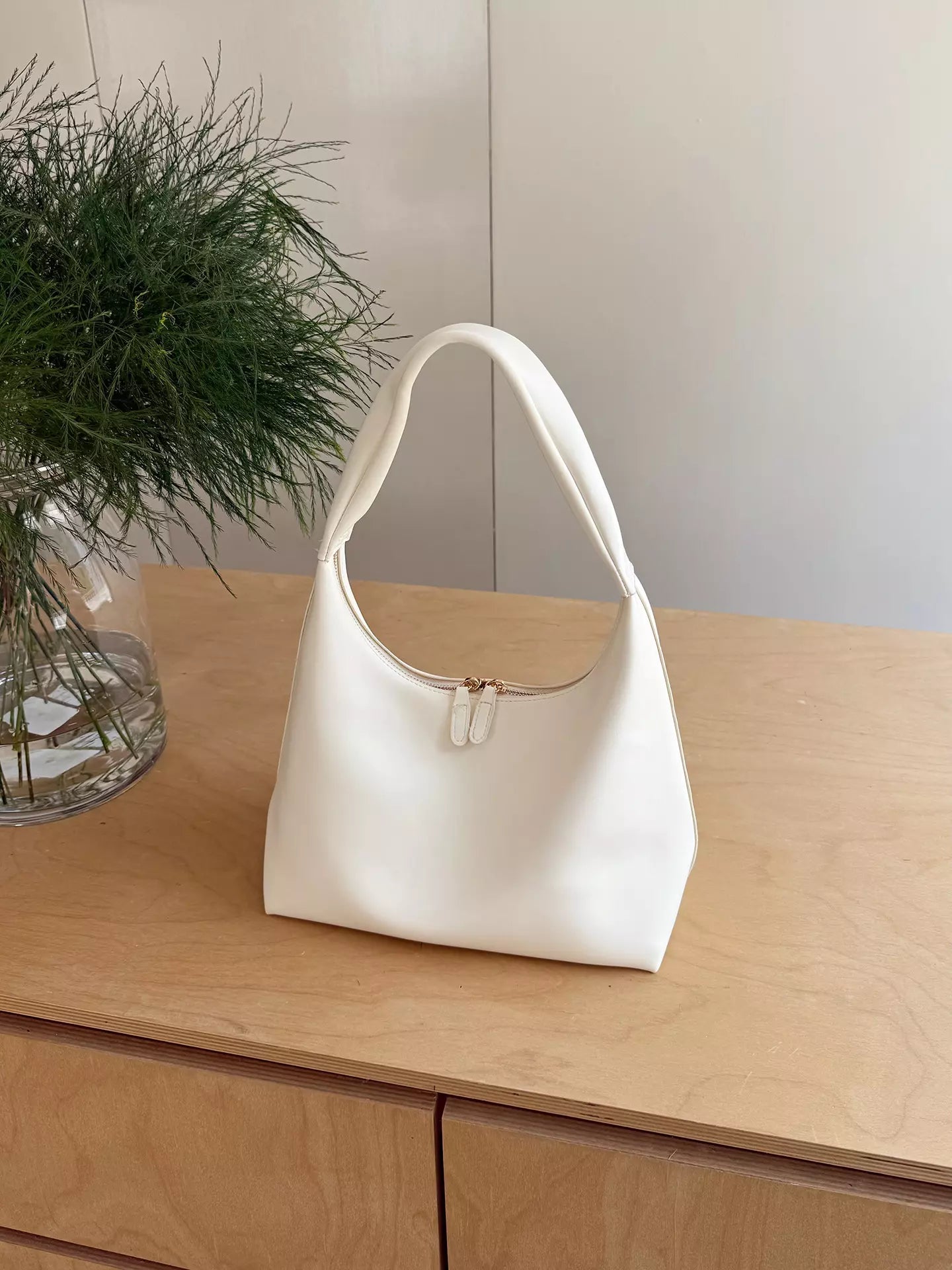 Shoulder Bag for Women – Minimalist Soft PU Leather Hobo Purse with Zipper Closure for Everyday Use