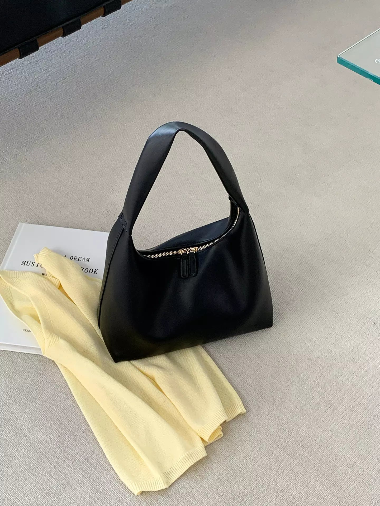 Shoulder Bag for Women – Minimalist Soft PU Leather Hobo Purse with Zipper Closure for Everyday Use
